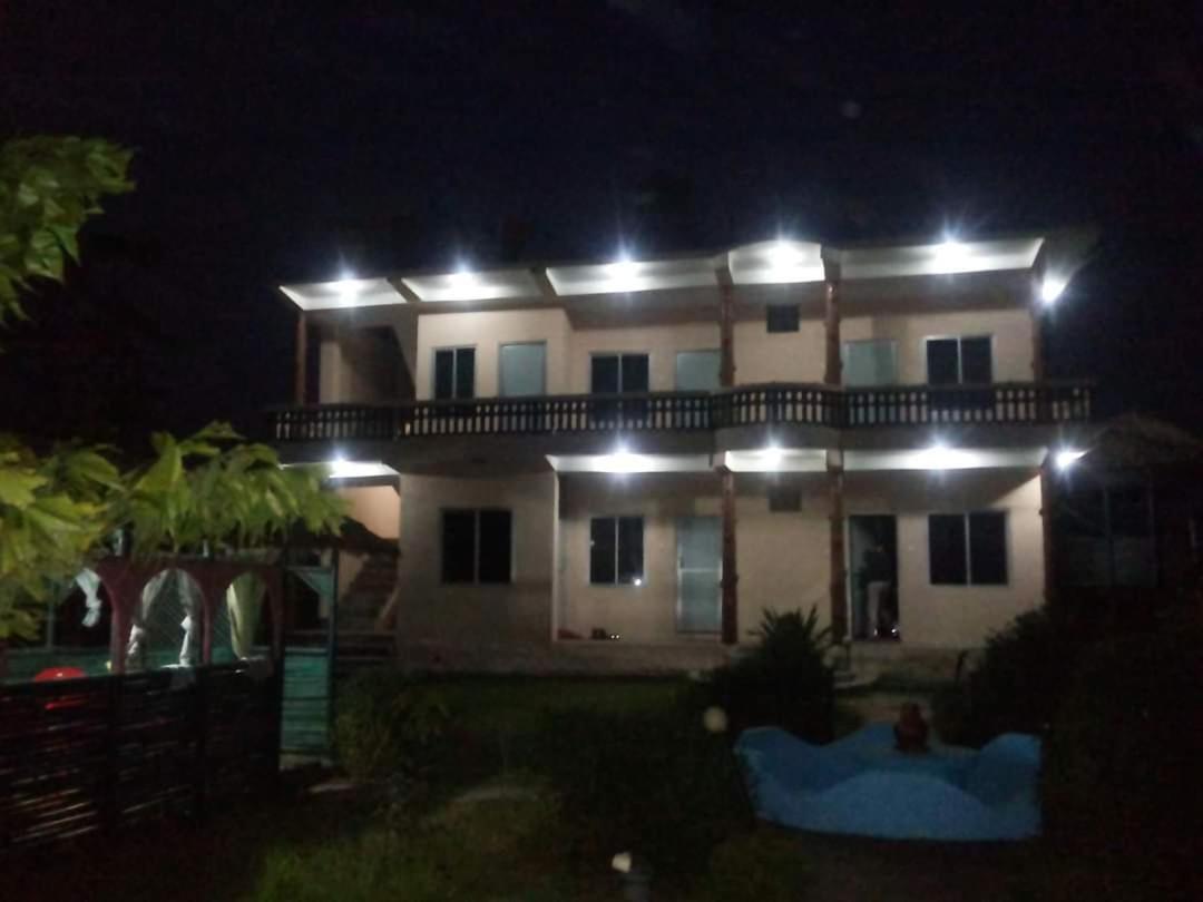 Hotel Garden Of Dreams Sauraha Exterior foto